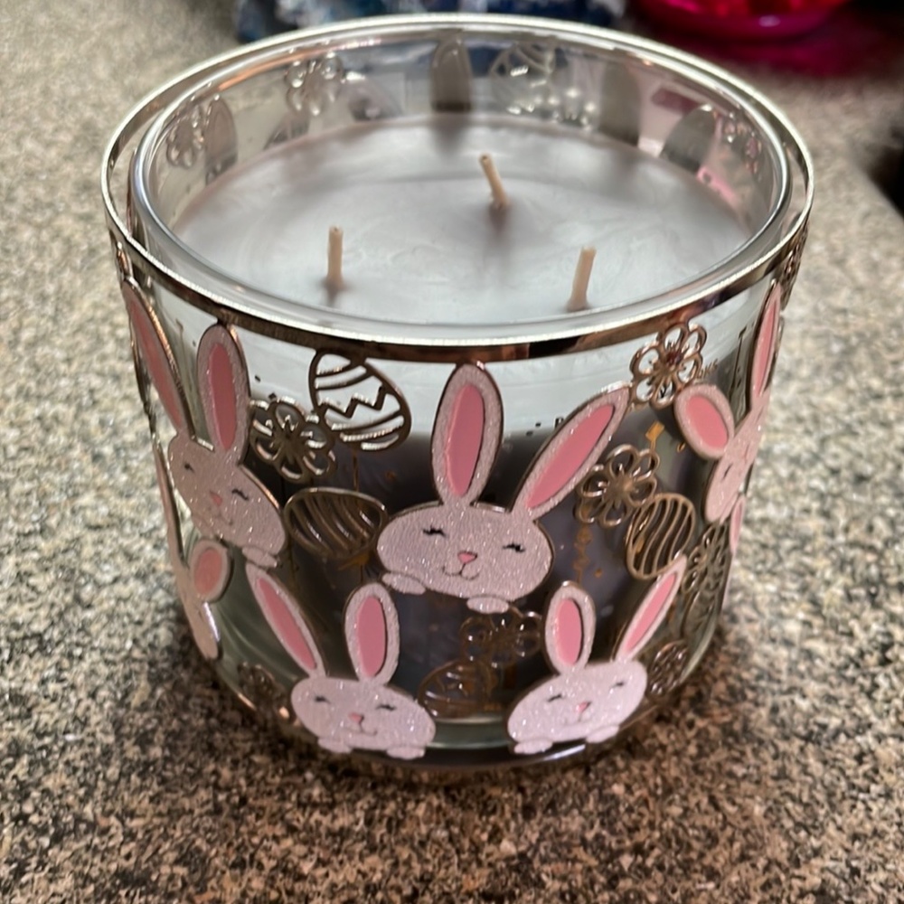BATH AND BODY WORKS BUNNY HEADS 3 WICK CANDLE HOLDER